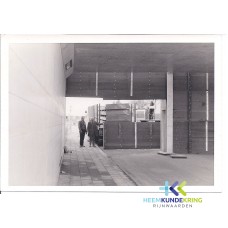 Lobith 04-11-1974 Plaatsen van de waterkerings schotten tunnel Transeedijk-Komstraat (1)